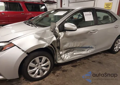 2015 Toyota Corolla Le z USA, uszkodzony, nr VIN 2T1BURHE7FC473555